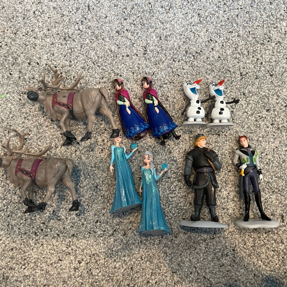 Frozen cake toppers